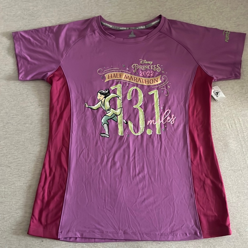 NWT Run Disney Princess Half Marathon finisher athletic tee